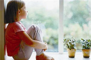 轻微的儿童自闭症会出现哪些症状